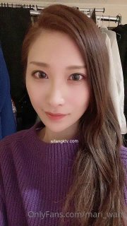 最近比较出名的网红脸性感美女和漂亮女闺蜜一起床战大屌猛男,2人轮流伺候,一龙二凤激烈啪啪,2个女的也互搞.国语!